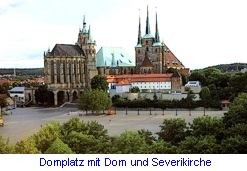 Domplatz mit Dom Und Severikirche